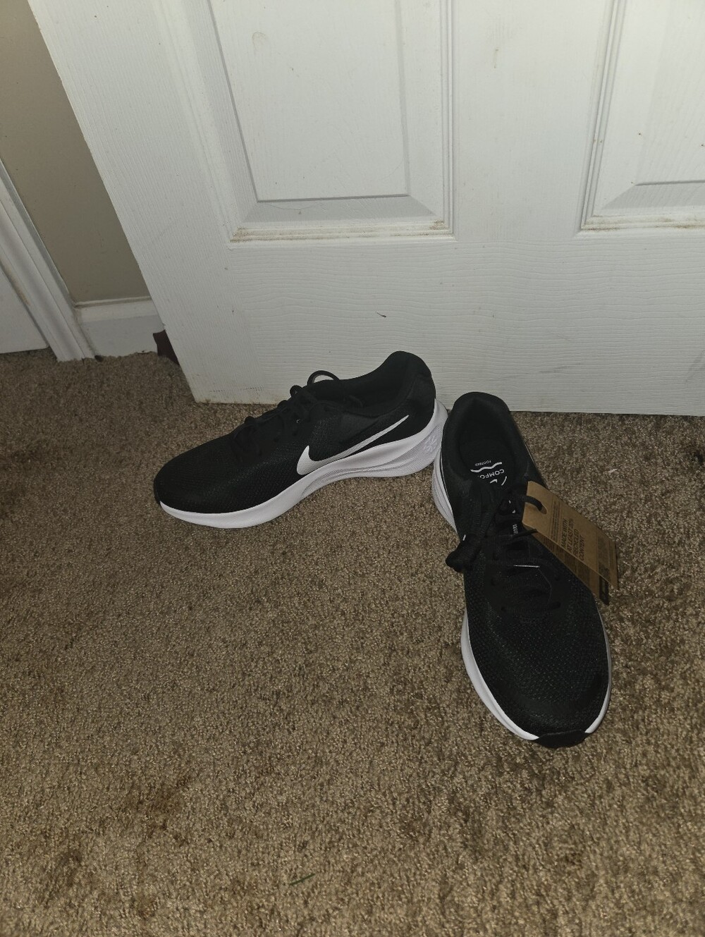 New Nike Revolution 7 Men’s Black and White  Running Shoes  Size 11 FB2207-001 - Picture 2 of 11